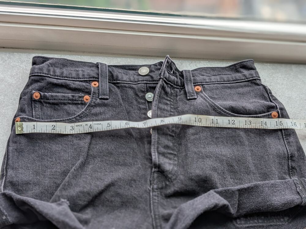 Levi's Premium Ribcage Shorts Women's Size 27 Black